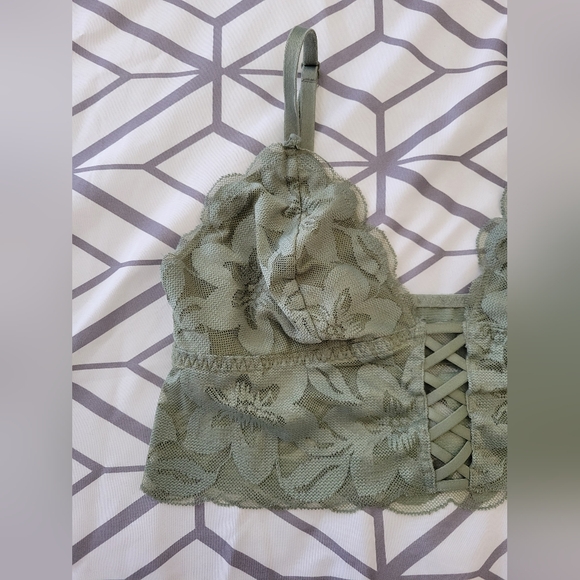 Lace Bralette - Picture 5 of 9